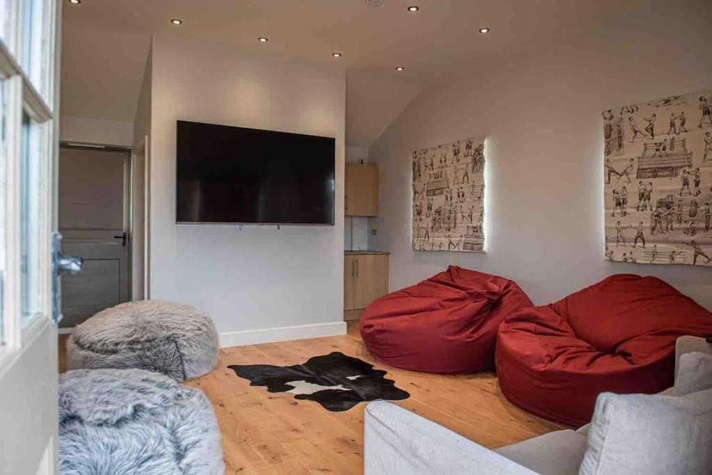 Coed Farm-Hot Tub-Sleeps 12-Near Brecon Villa Exterior photo