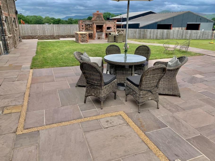 Coed Farm-Hot Tub-Sleeps 12-Near Brecon Villa Exterior photo